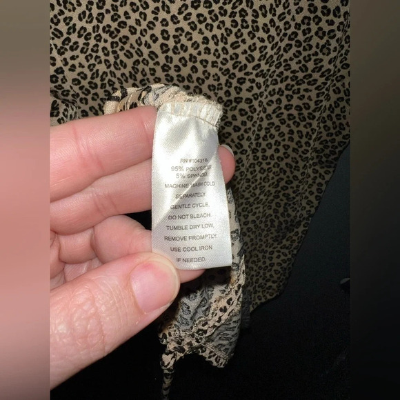 NWT Derek & Heart leopard print faux weak shirt with front side details - Picture 5 of 6